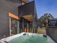 Blue Door Chalet - Ohakune Bach with spa.  Close to town centre.