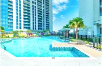 Fantastic Downtown-Skyline and Sea-View, 44th. floor, Pool, Gym, Luxury Studio Hotels in Oud Metha