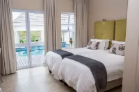Modern house, solar-heated pool & stunning views, at Kingswood Golf Resort