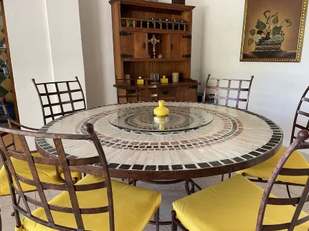 Private Pool House with Jacuzzi in Coronado Отели в г. Чаме