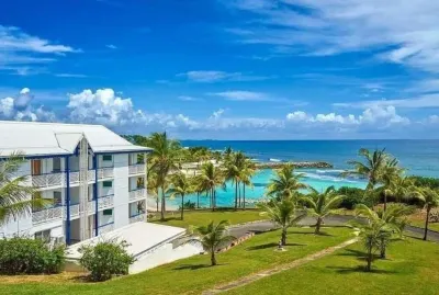 Studio Saint François residence Manganao sea view swimming pool, 100m from the beach