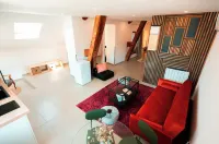 Large studio with parking space, City center, 20 min walk to lake