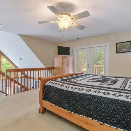 Smoky Mountain Retreat, 5 Min to Downtown Bryson City ~ Hot Tub ~ Hiking.