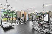 Lakeview condo on Mara Lake with Pool, Boat Slip and Gym