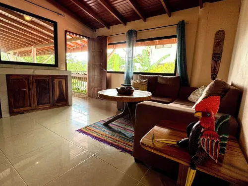 Gorgeous, LARGE, peaceful! Perfect location!