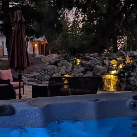 Spectacular peaceful out of town getaway only 5 miles from downtown Lake Chelan.