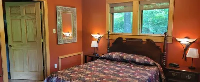 Riverside Cabin on the New River with a New Dock ! Pets Welcome with a Fee. Hotels near Flying J Travel Center