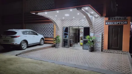 Hotel CONTINENTAL Отели в г. Морондава