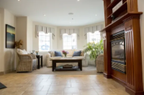 더 빌리지 인 오브 레이크필드