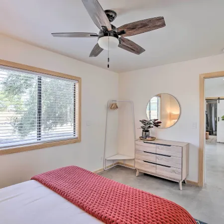 Modern Joshua Tree Bungalow with Fire Pit and BBQ!