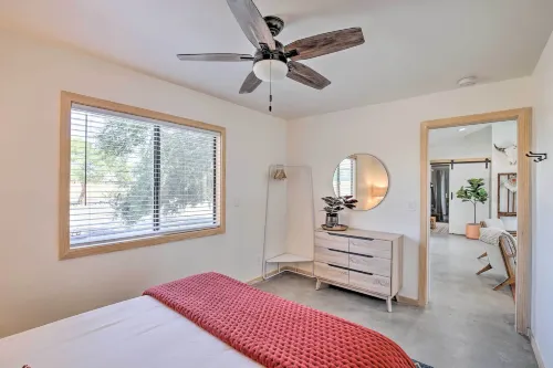 Modern Joshua Tree Bungalow with Fire Pit and BBQ! - 3-Star