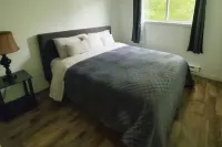 Updated  farm style Apt.  w/ loft minutes from Airport and Seattle