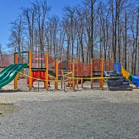 Poconos Cabin Serene Deck, Fire Pit and Game Room