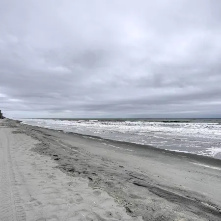 Breezy Murrells Inlet Condo w/ Deck: Walk to Beach