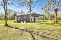 10 Mi to Biloxi Beach & Casinos! Peaceful Retreat - 2-Star