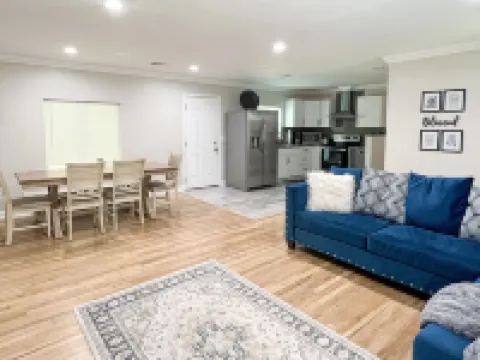 Charming Home Near Coliseum!