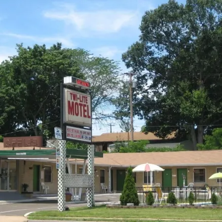 Twi-Lite Inn