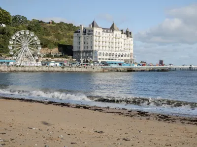 Gwyder Hotels near Sblash Aqua Park