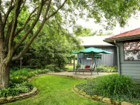 Deer Creek Winery and Watson Estate Bed & Breakfast Hotels in Fayette County
