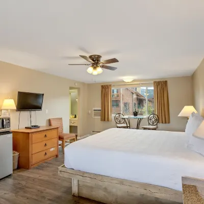 Murphy's Resort Hotels near Gem Lake Trail