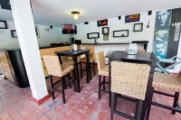 Suites & Apartments San Benito - Zona Rosa - bar