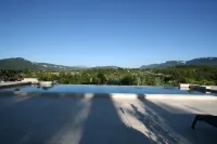 Château les Oliviers de Salettes - Pools