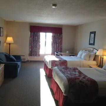 Petawawa River Inn & Suites