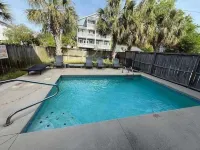 Summer's Den 5 Bedroom Home by RedAwning Hotels in Surfside Beach