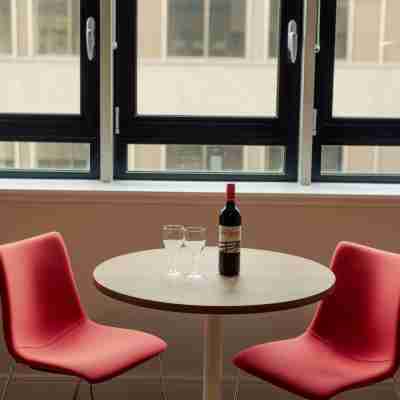 Premier Suites Plus Glasgow Bath Street Dining/Meeting Rooms