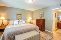 Pool Access & Lanai: Riverfront Welaka Condo! - 수영장