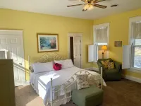 Red Rose Inn Bed & Breakfast Hotel dekat Basilica of St Joseph Proto-Cathedral