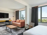 Four Points by Sheraton Wroclaw Hotels near Kolejkowo