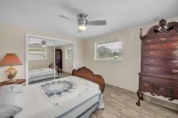 Elwood Park Gem: Spacious 3br Prime Location 3 Bedroom Home Hôtels à : Comte de Manatee