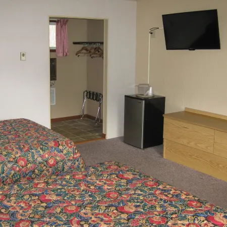 Brookside Motel & Cabins