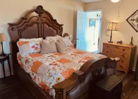 Bear's Mountaintop Views 3 Bedroom Chalet by RedAwning