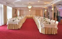 Hotel Ambasador Chojny Hotels in Паб'яніце