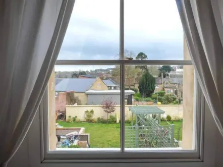 East Wing Отели рядом с достопримечательностью «Восток Ламбрук Манор Гарденс»