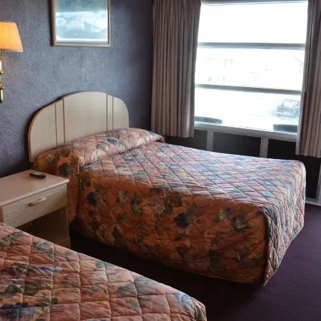 Royal Court Motel