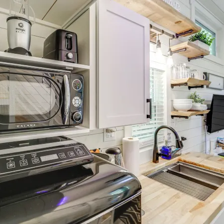 Blue Ridge Mountain Tiny Home: Escape to Nature!