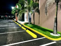 Tropical Inn & Suites, Downtown Clearwater - Motels