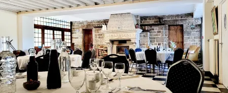 Logis Hôtel de France Restaurant Grill Отели в г. Жер
