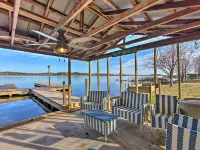 Lakefront Daingerfield Retreat w/ Shared Dock! Ξενοδοχεία στην πόλη Morris County