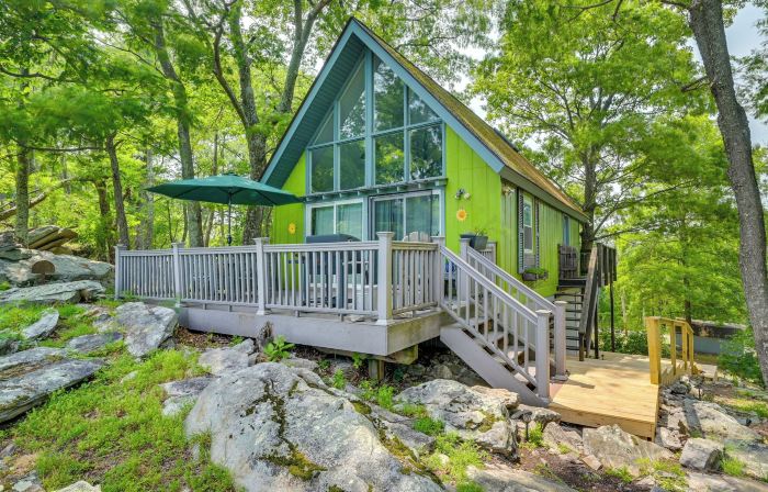 Great Cacapon Cabin w/ Mountain Views