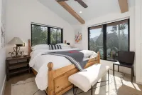 Ski Shores: the Chalet 3 Bedroom Cabin by RedAwning
