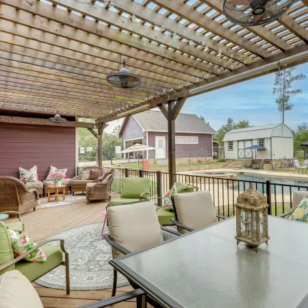 Pool & Hot Tub in Sunny Smithville Getaway!