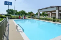 Briarwood Inn of Geneva - Мотели