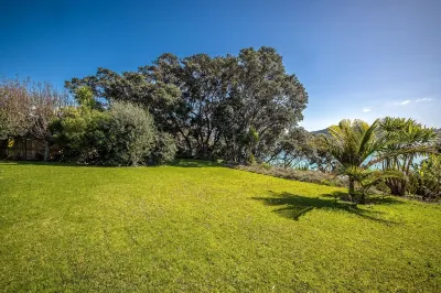Bonnie Doon l Be My Guest Waiheke Hotels near Little Oneroa Beach
