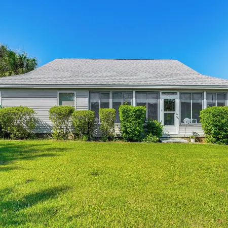 Pet-friendly Villages Home, Walk to Golf & Pool!