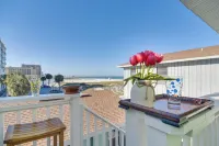 Breezy White Sands House Steps to Gulf Shore!