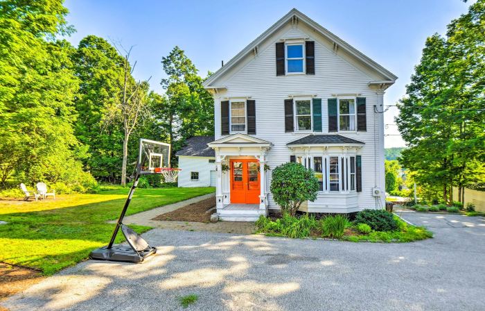 Hot Tub + Walk to Lakeside Dining: Meredith Home!